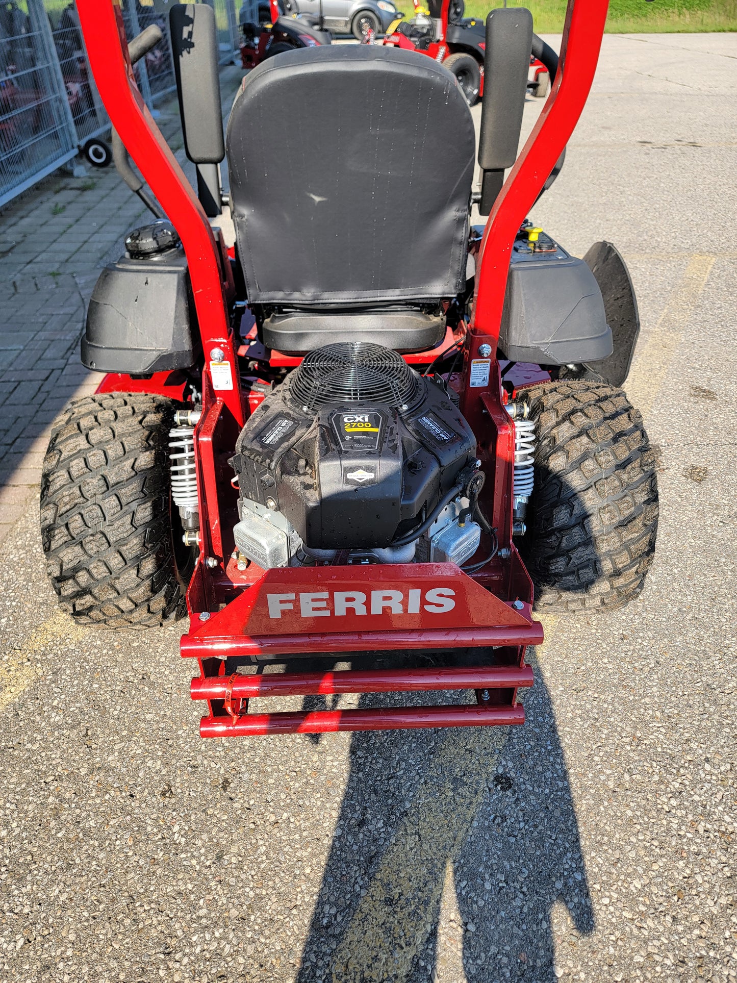 Ferris ISX™ 800 27 gross hp* Briggs & Stratton Commercial Series w/ 60" Deck & Sus. Seat - Model#5902075