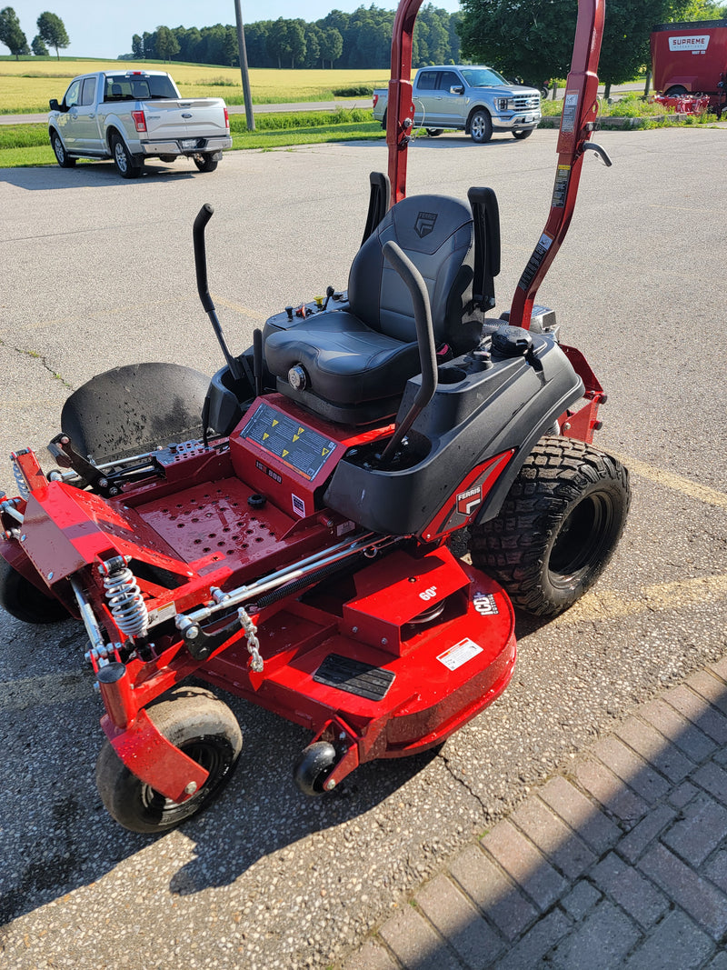 Ferris ISX™ 2200 28 gross hp* Vanguard 810cc EFI OGS w/ 60" Deck & Sus. Seat - Model #5902078