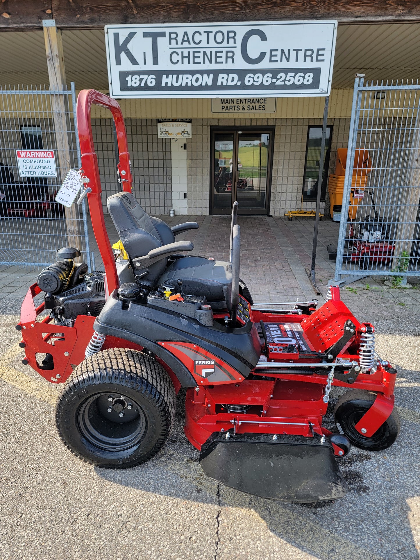 Ferris ISX™ 2200 30.5 gross hp** Kawasaki FX781V EVO w/ 60" Deck & Sus. Seat - Model#5902180