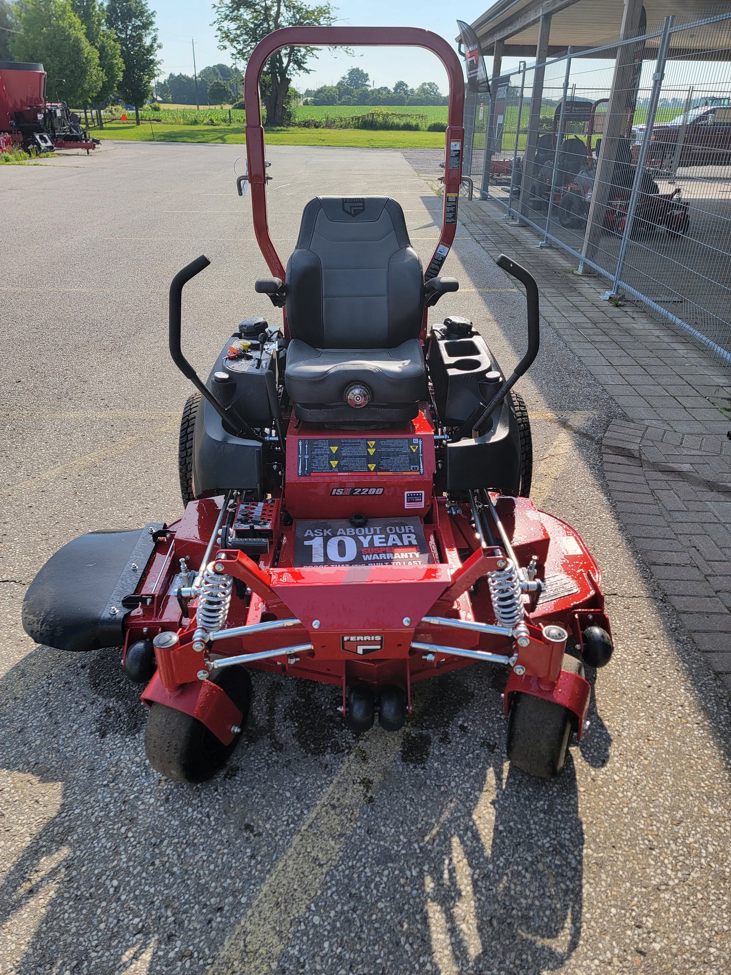 Ferris ISX™ 2200  28 gross hp* Vanguard 810cc EFI OGS w/ 52" Deck & Sus. Seat - Model#5902157