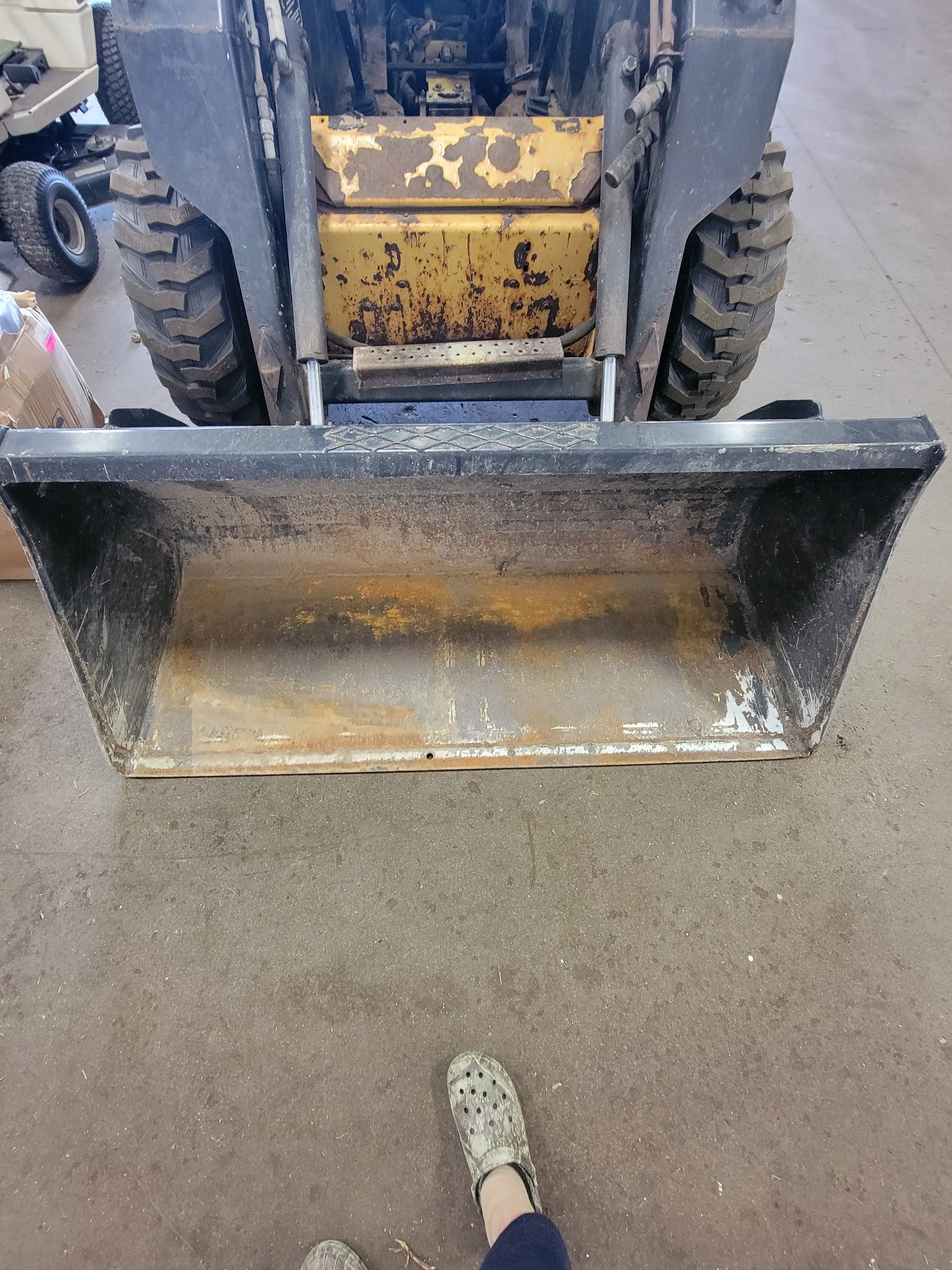 1998 New Holland Skid Steer Stock# 104126. 3100 Hrs Used - New Tires - Model LX665