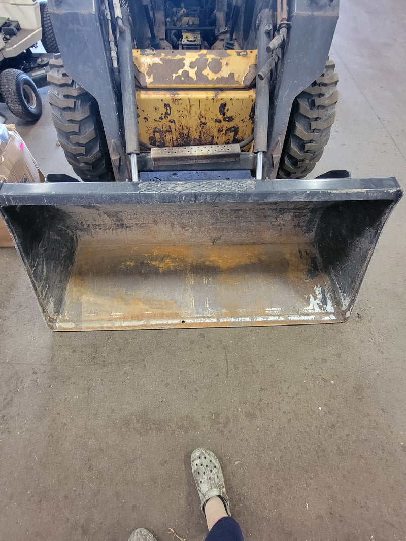 1998 New Holland Skid Steer Stock# 104126. 3100 Hrs Used - New Tires - Model LX665
